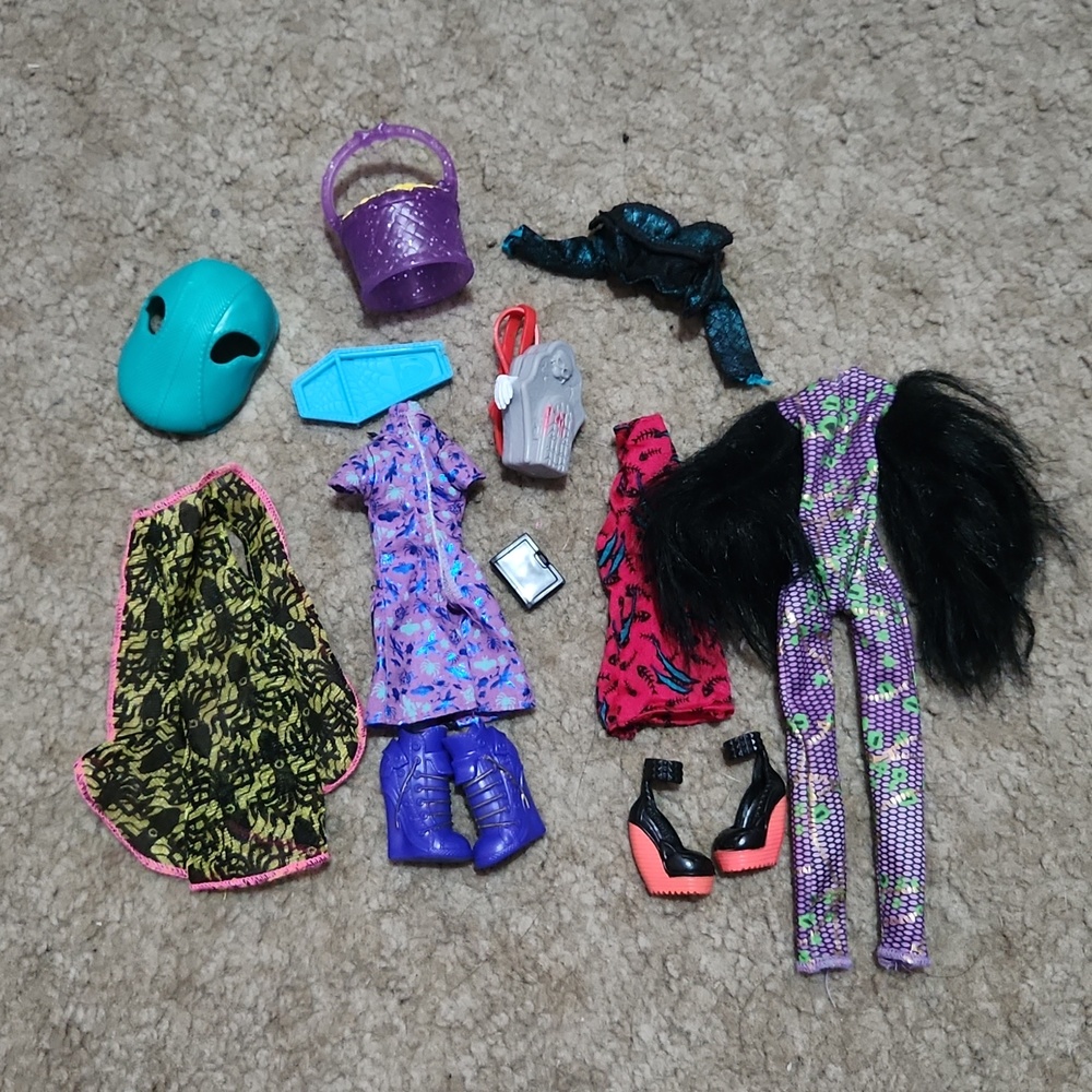 Extra Monster High Stuff